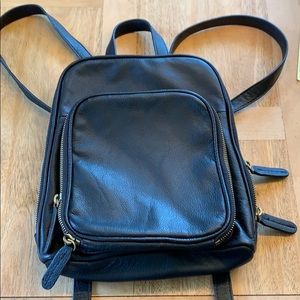 Margot mini black leather backpack ❤️